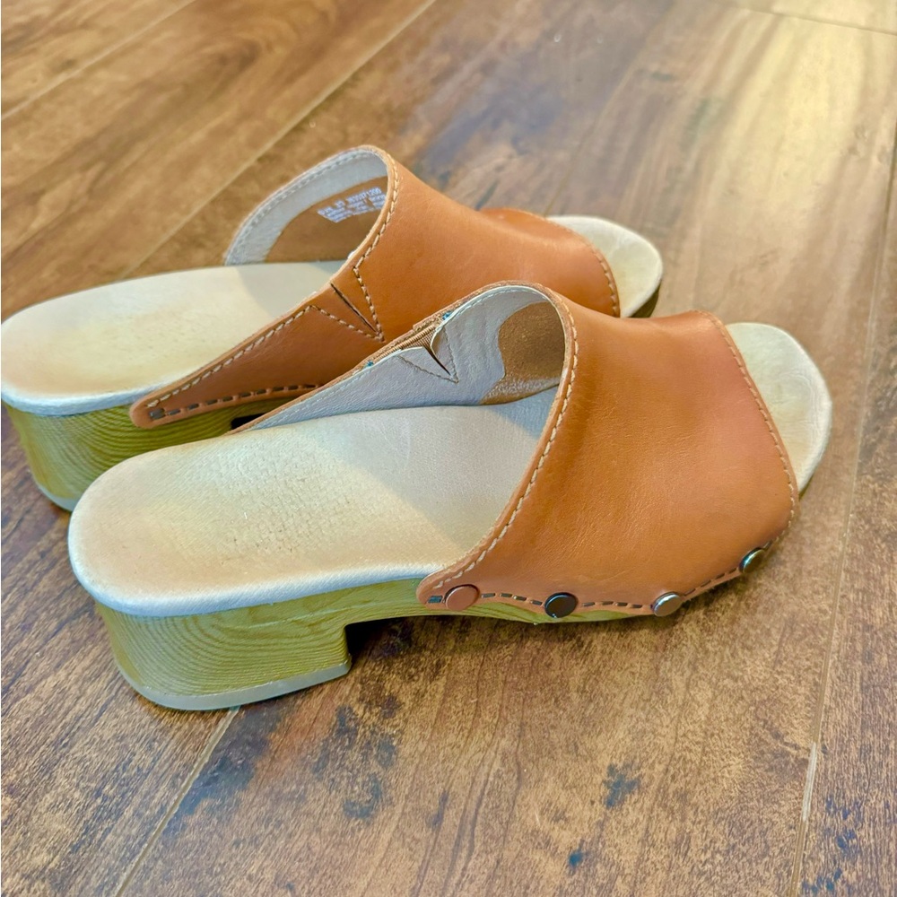 Dansko Giana Tan Sandal - 39